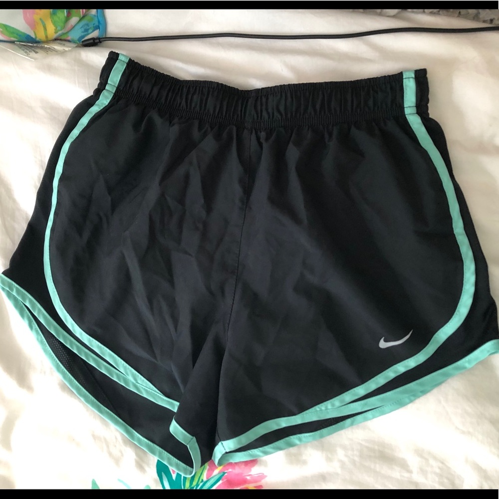Nike Women’s Tempo Running Shorts Small